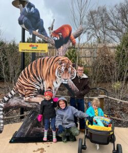 four children with zoo animal sign